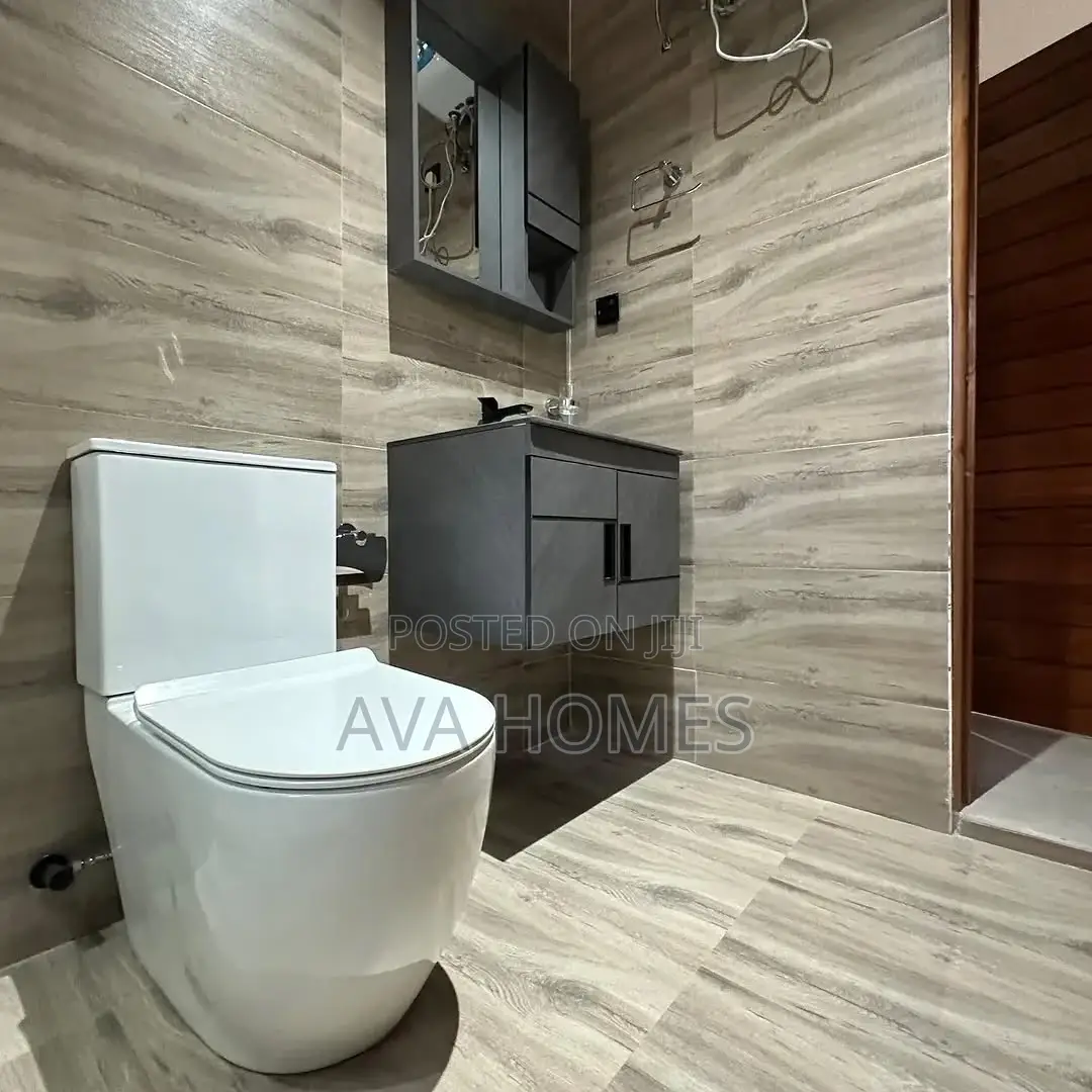 4bdrm Duplex in Lakeside Estate, Ashaley Botwe for sale