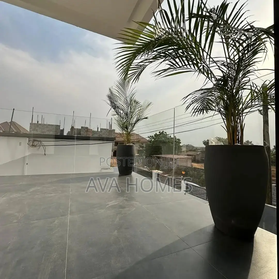 4bdrm Duplex in Lakeside Estate, Ashaley Botwe for sale