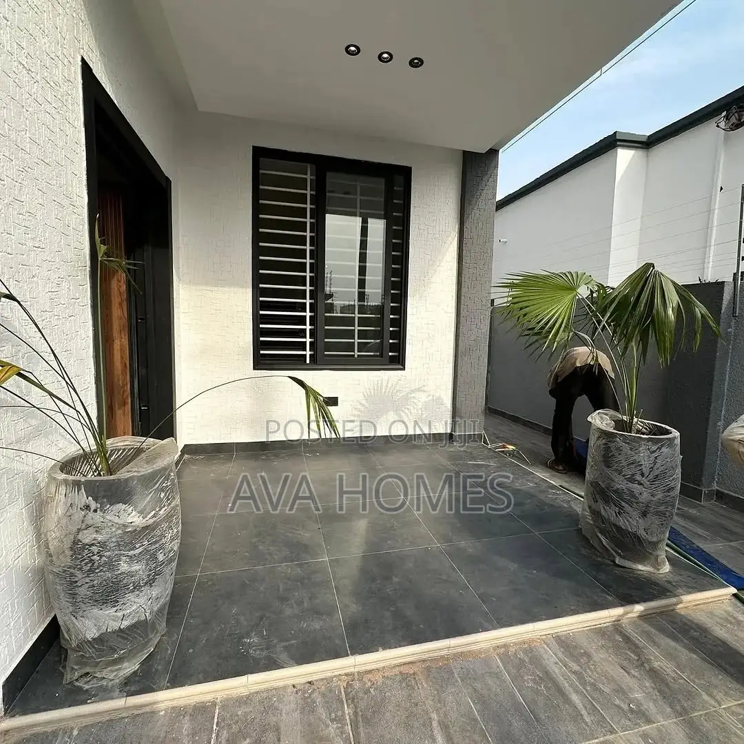4bdrm Duplex in Lakeside Estate, Ashaley Botwe for sale