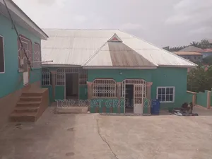 6bdrm House in Top-Boat Estate, Kumasi Metropolitan for sale