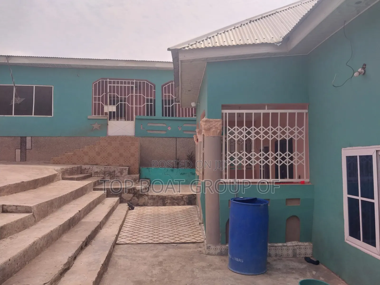 6bdrm House in Top-Boat Estate, Kumasi Metropolitan for sale