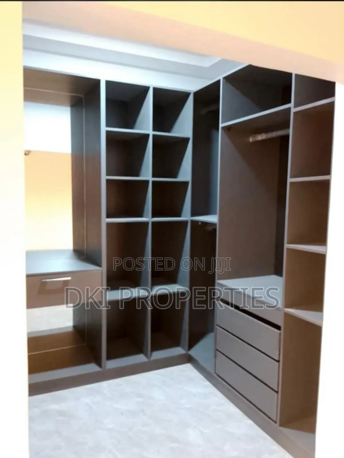 4bdrm House in Dki Properties, Adenta for sale