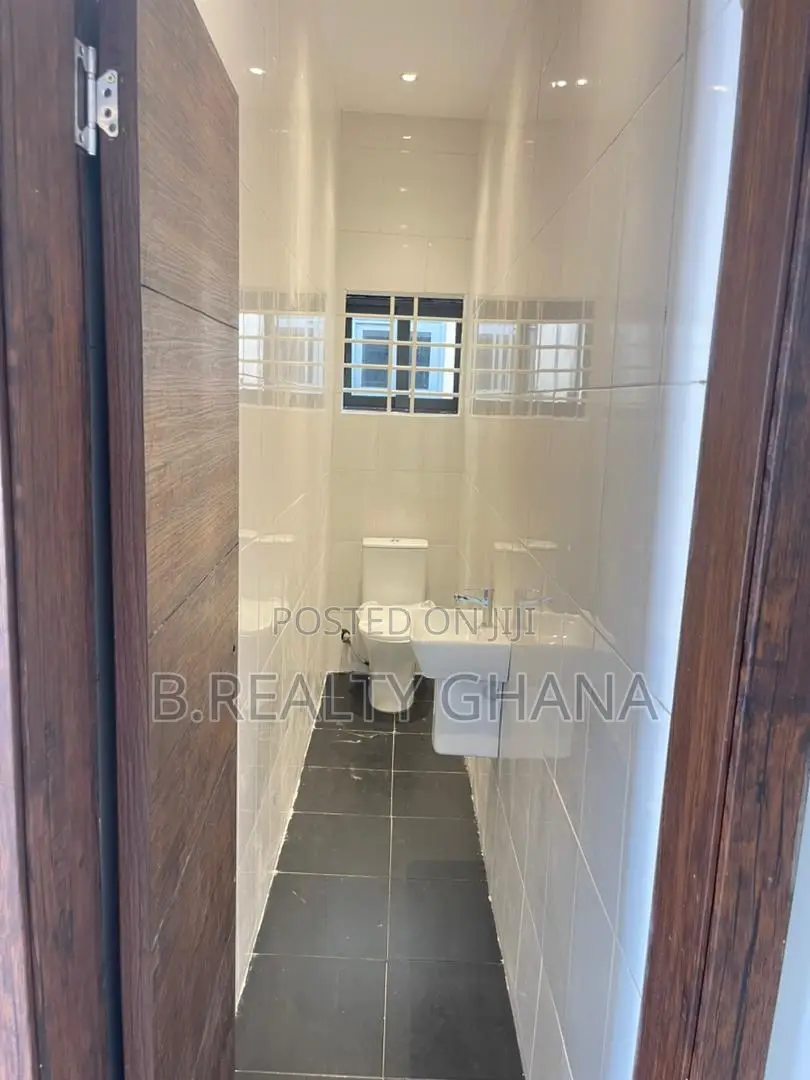 3bdrm House in Lakeside Estate, Ashaley Botwe for sale