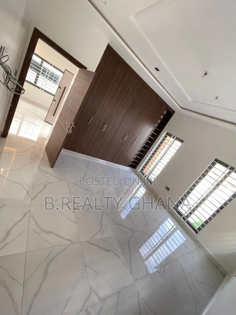 3bdrm House in Lakeside Estate, Ashaley Botwe for sale
