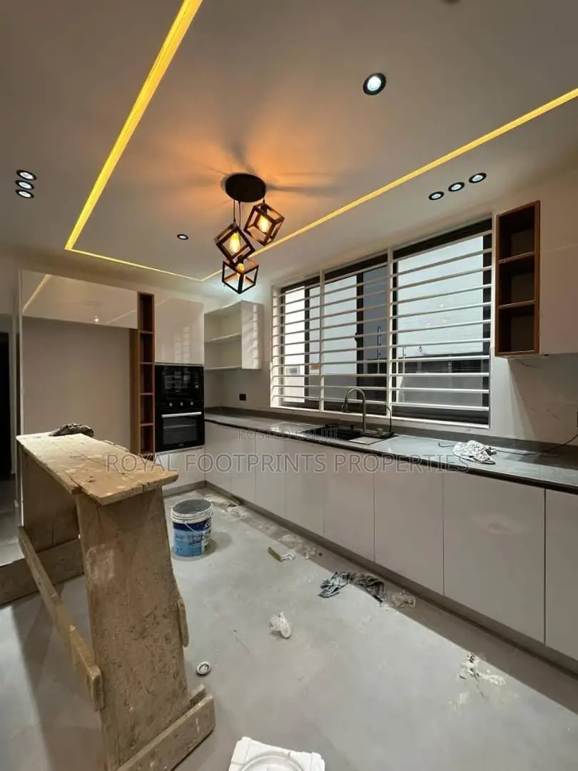4bdrm House in Royals Footprints, Ashaley Botwe for sale