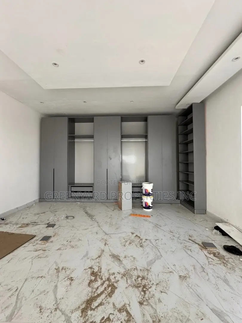 4bdrm Duplex in Ashaley Botwe for sale