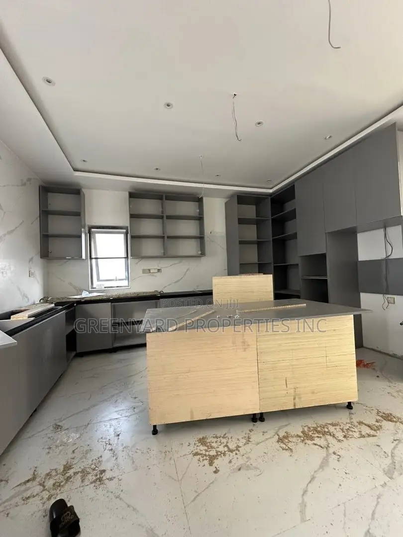 4bdrm Duplex in Ashaley Botwe for sale