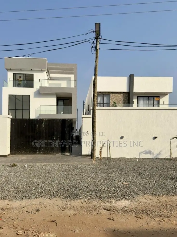 4bdrm Duplex in Ashaley Botwe for sale