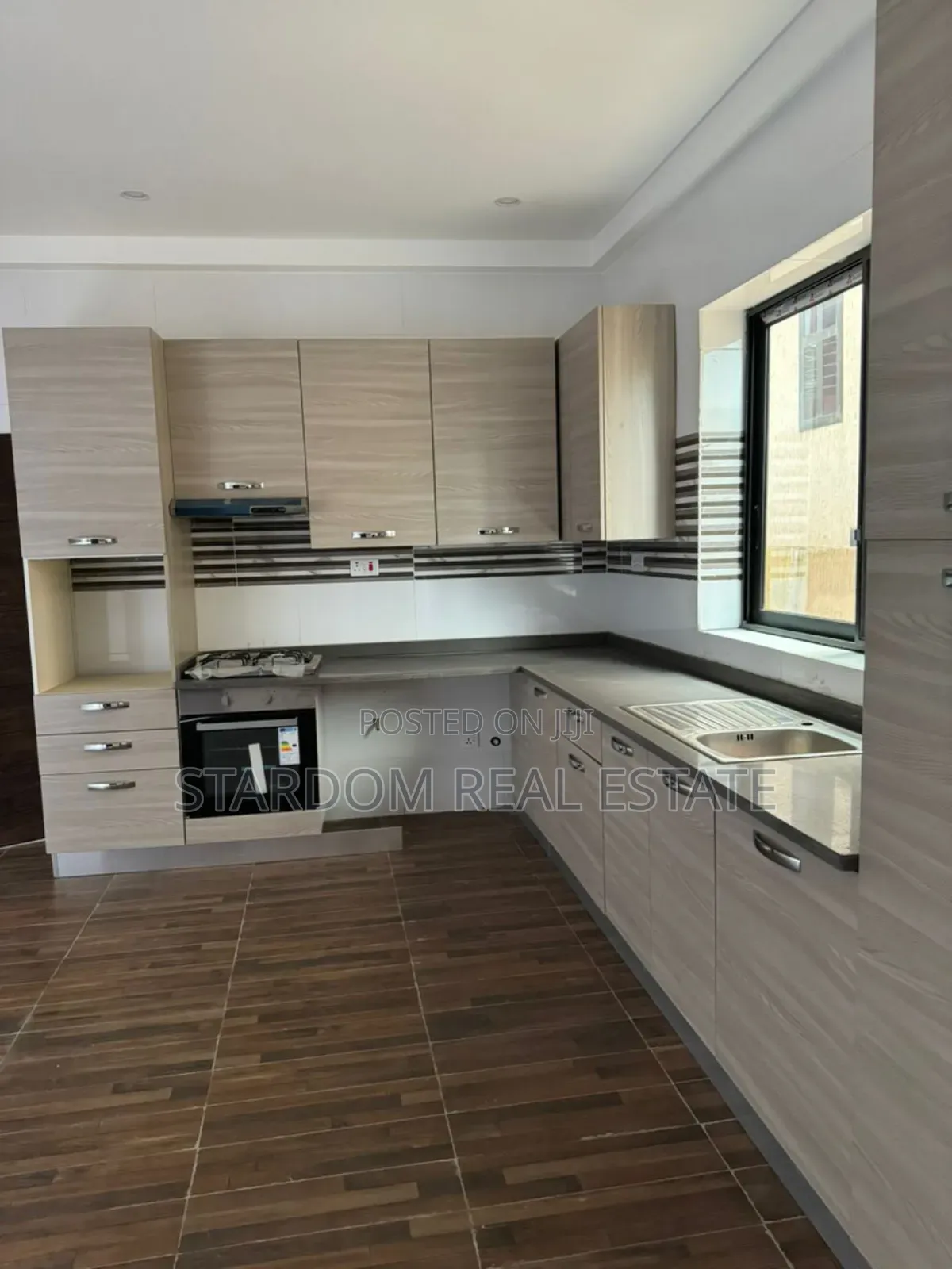 4bdrm Duplex in American House, East Legon for rent