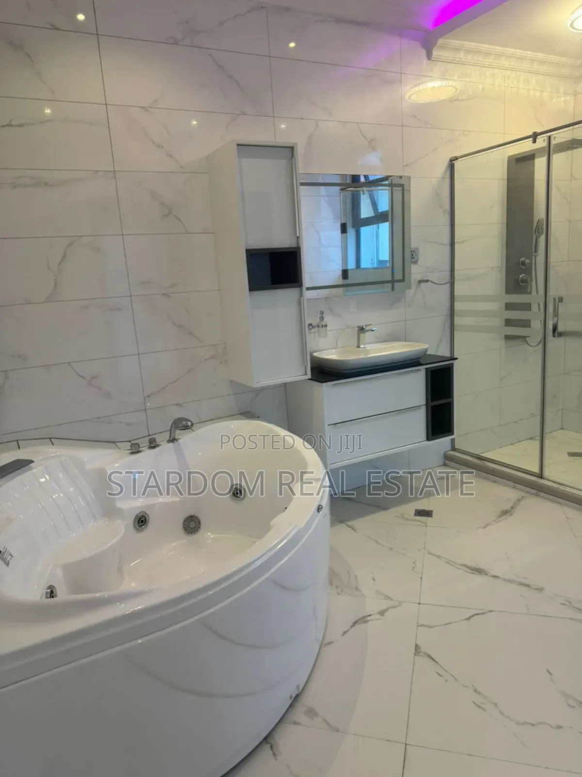 4bdrm Duplex in American House, East Legon for rent