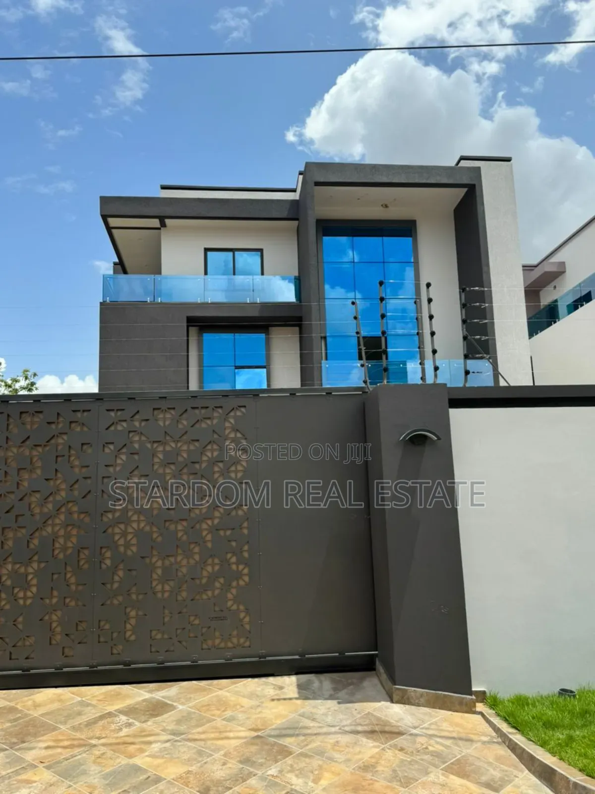 4bdrm Duplex in American House, East Legon for rent