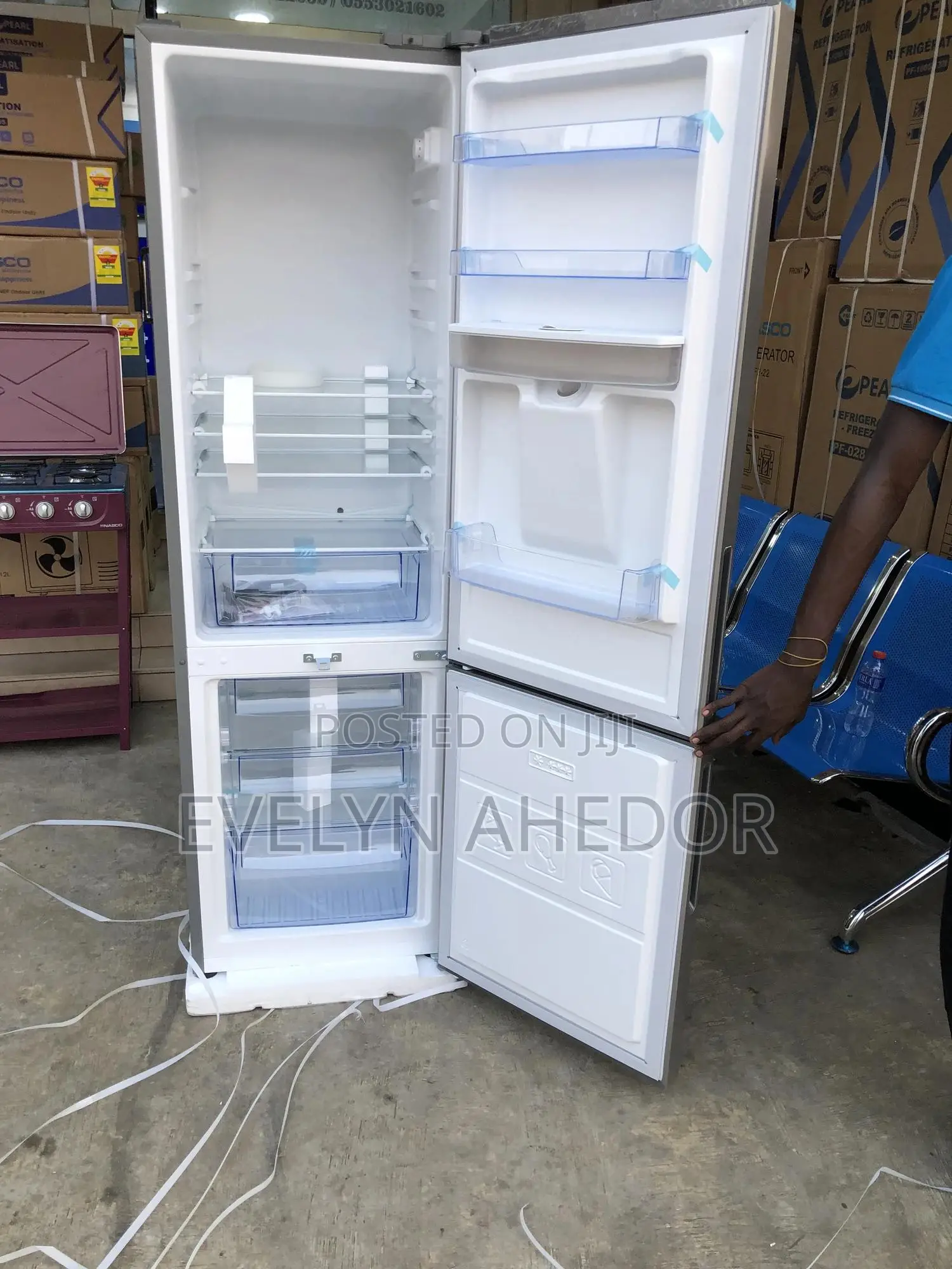 Quality 261litres Pearl Bottom Freezer With Water Dispenser