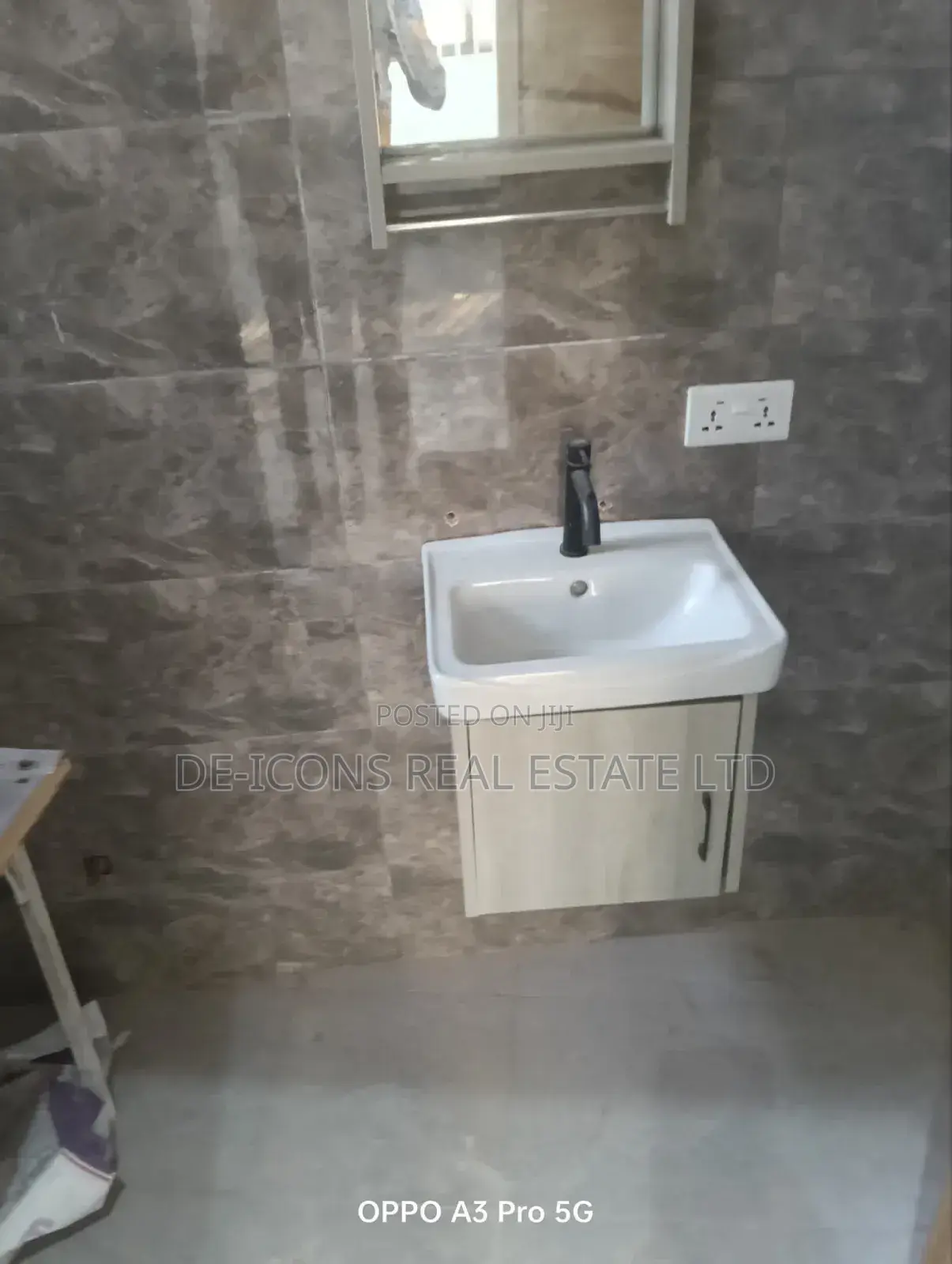 2bdrm Duplex in De-Icons Real Estate, Awutu Senya East Municipal