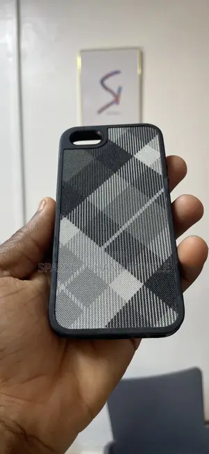 iPhone 5/5s (Fabshell) Black Back Case