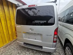 Toyota HiAce 2015 Silver