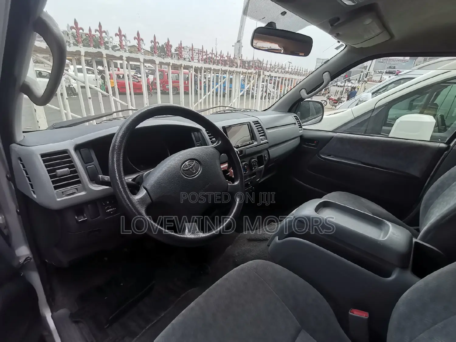Toyota HiAce 2015 Silver