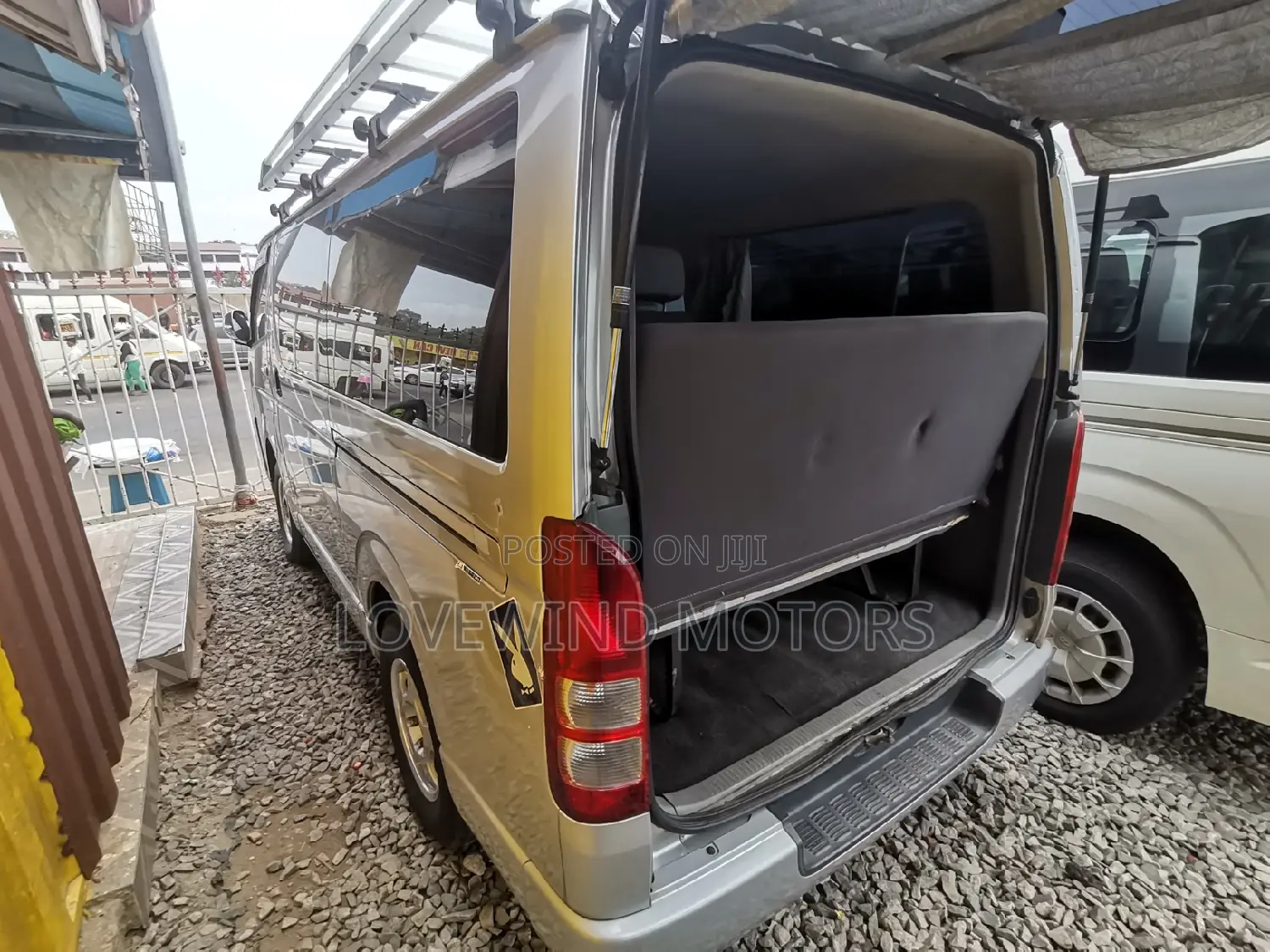 Toyota HiAce 2015 Silver
