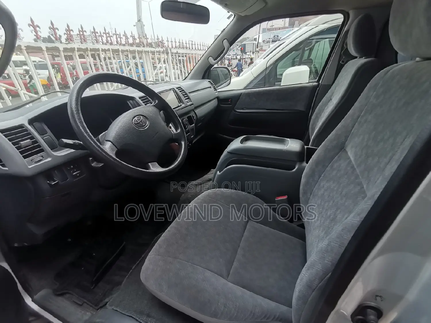 Toyota HiAce 2015 Silver