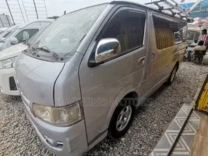Toyota HiAce 2015 Silver