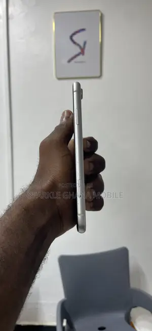 Apple iPhone XR 64 GB White