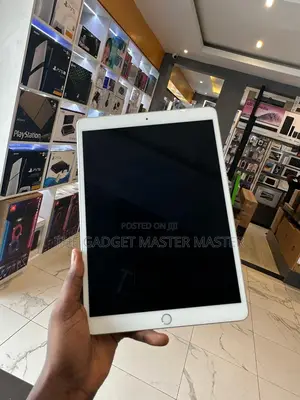 Photo - Apple iPad Air (2020) 64 GB White