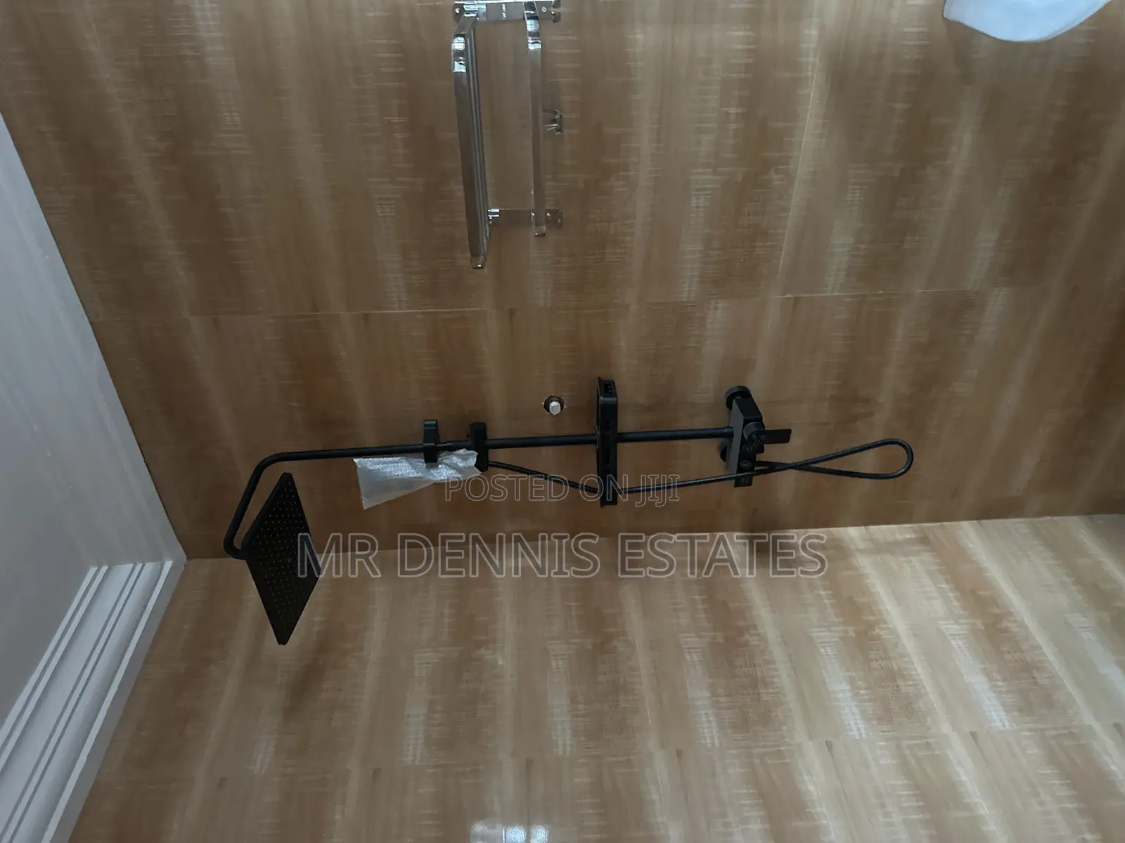 3bdrm Apartment in Westhills Mall for rent