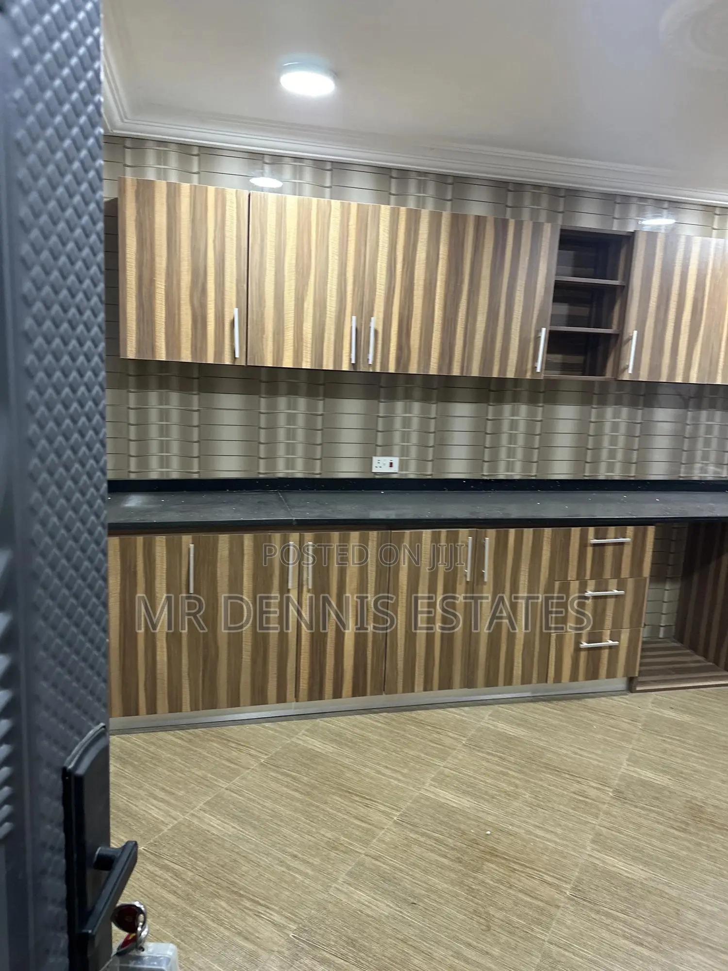 3bdrm Apartment in Westhills Mall for rent