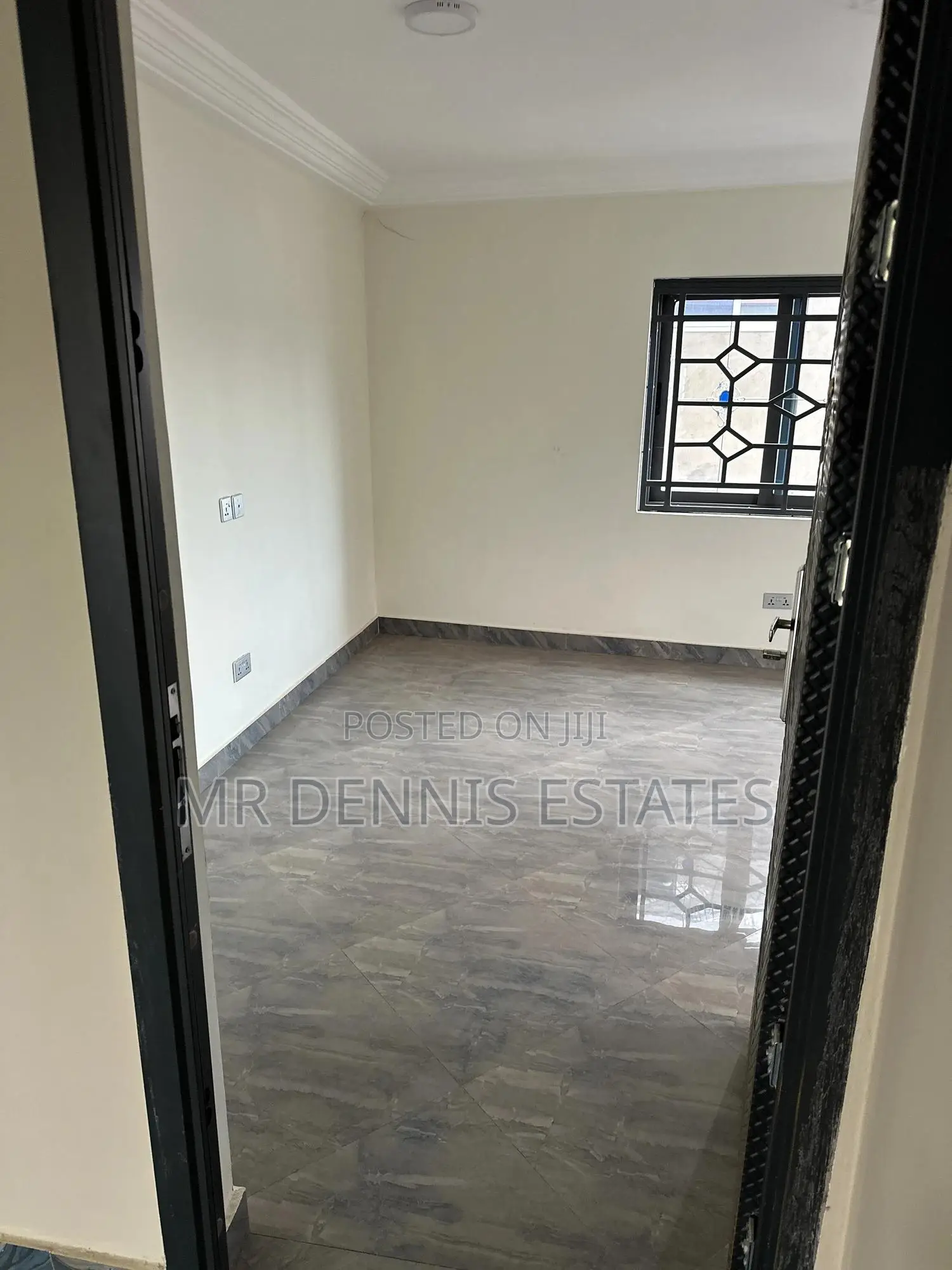 3bdrm Apartment in Westhills Mall for rent
