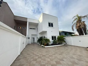4bdrm Duplex in A&C Mall Area for rent