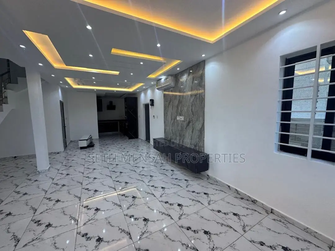 3bdrm House in Skm Property, Ashaley Botwe for sale