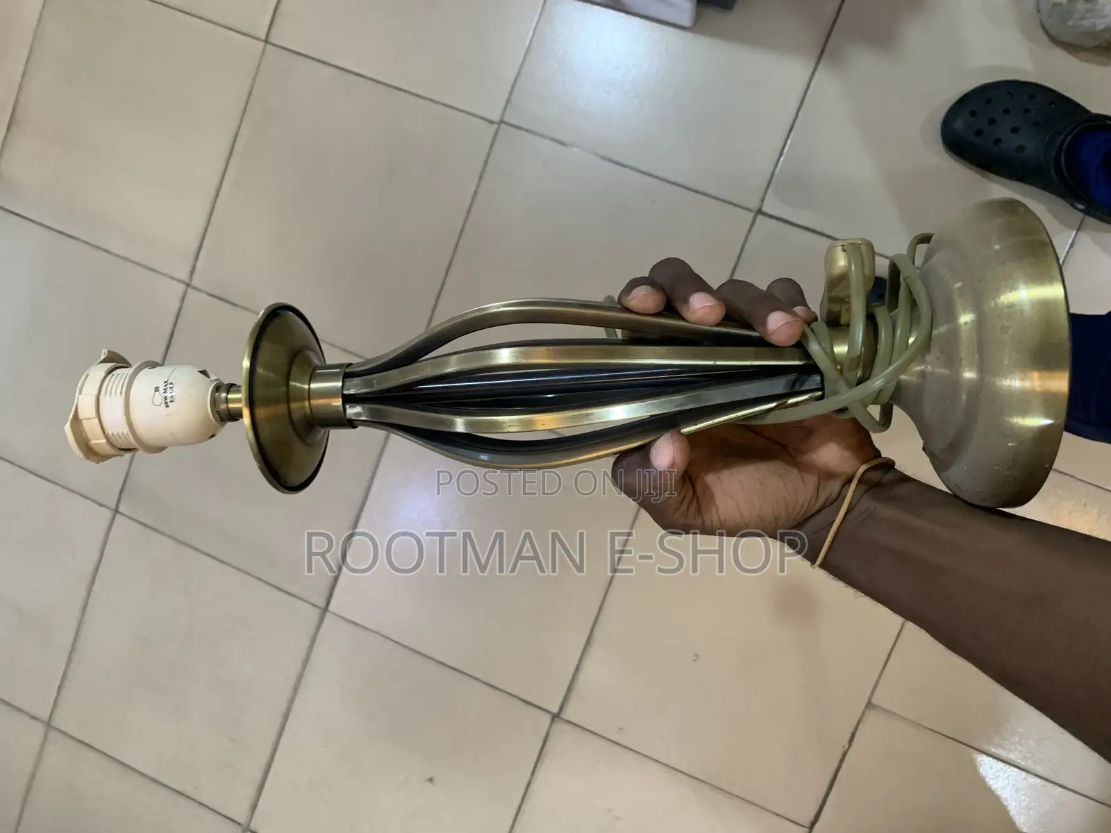 Quality Heavy Vintage Brass Antique Swirl Table Lamp