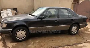 Mercedes-Benz 200E 1990 Black