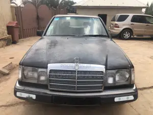 Mercedes-Benz 200E 1990 Black