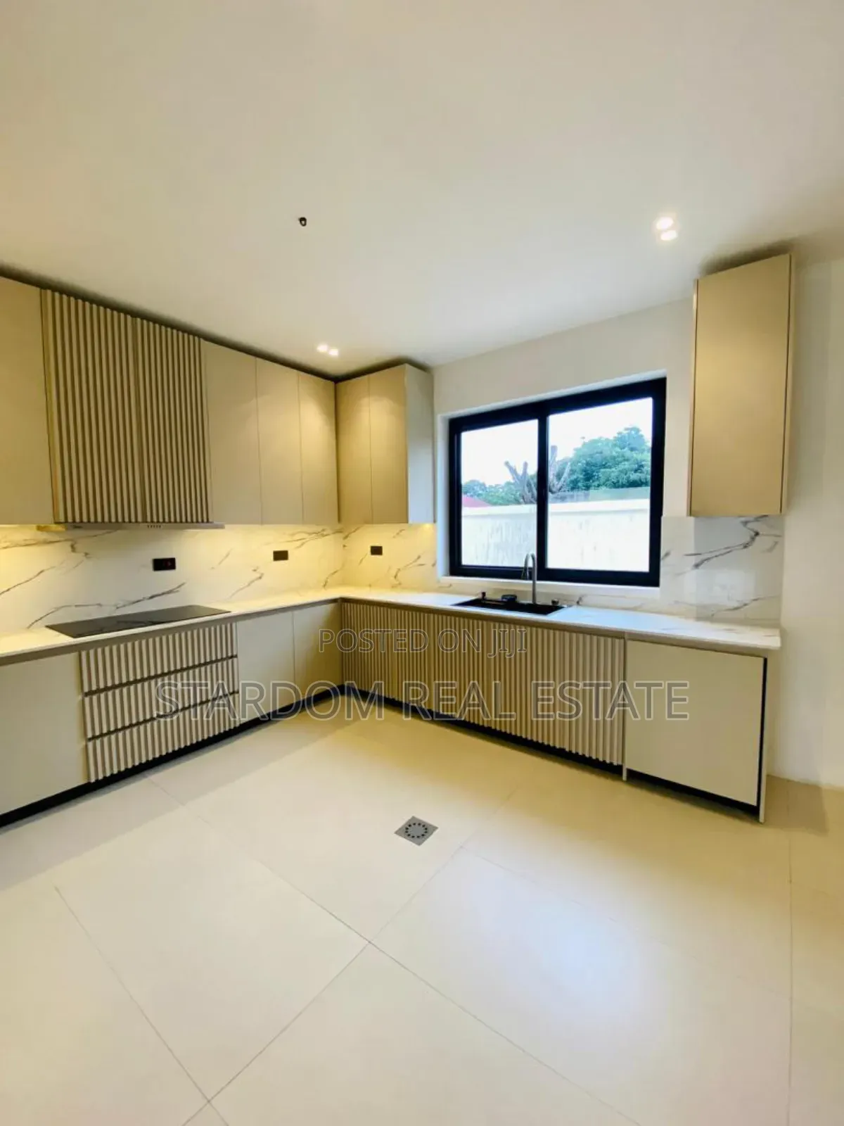 4bdrm Duplex in Dzorwulu for sale