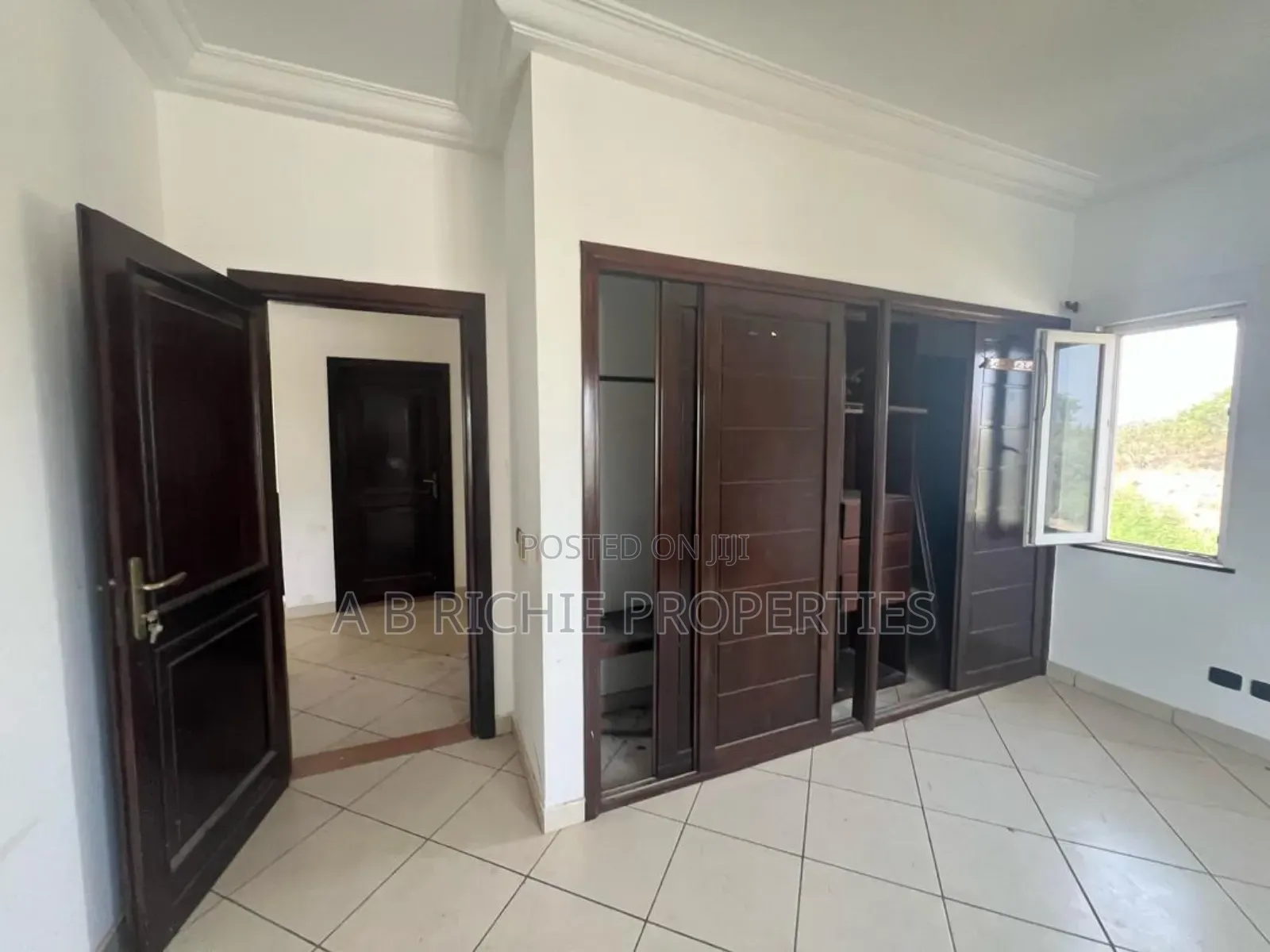 5bdrm Mansion in Ab Richie Properties, East Legon for sale