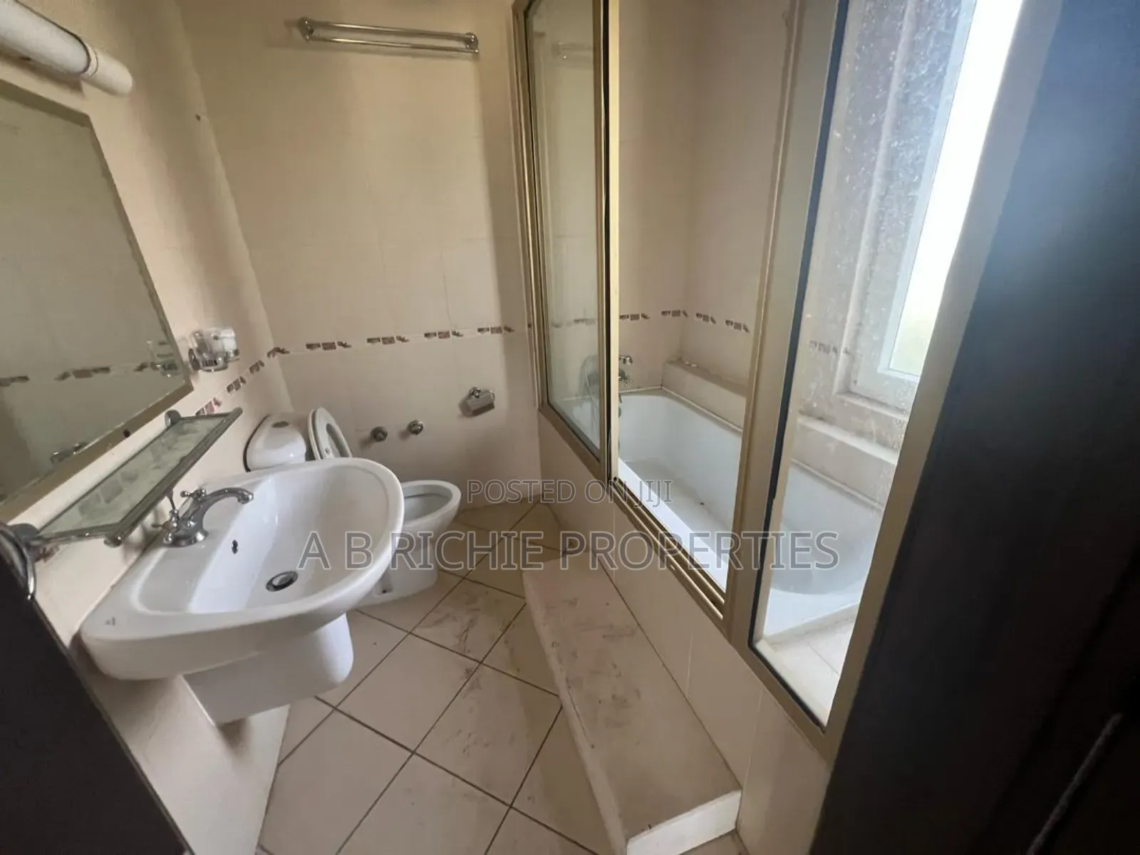 5bdrm Mansion in Ab Richie Properties, East Legon for sale