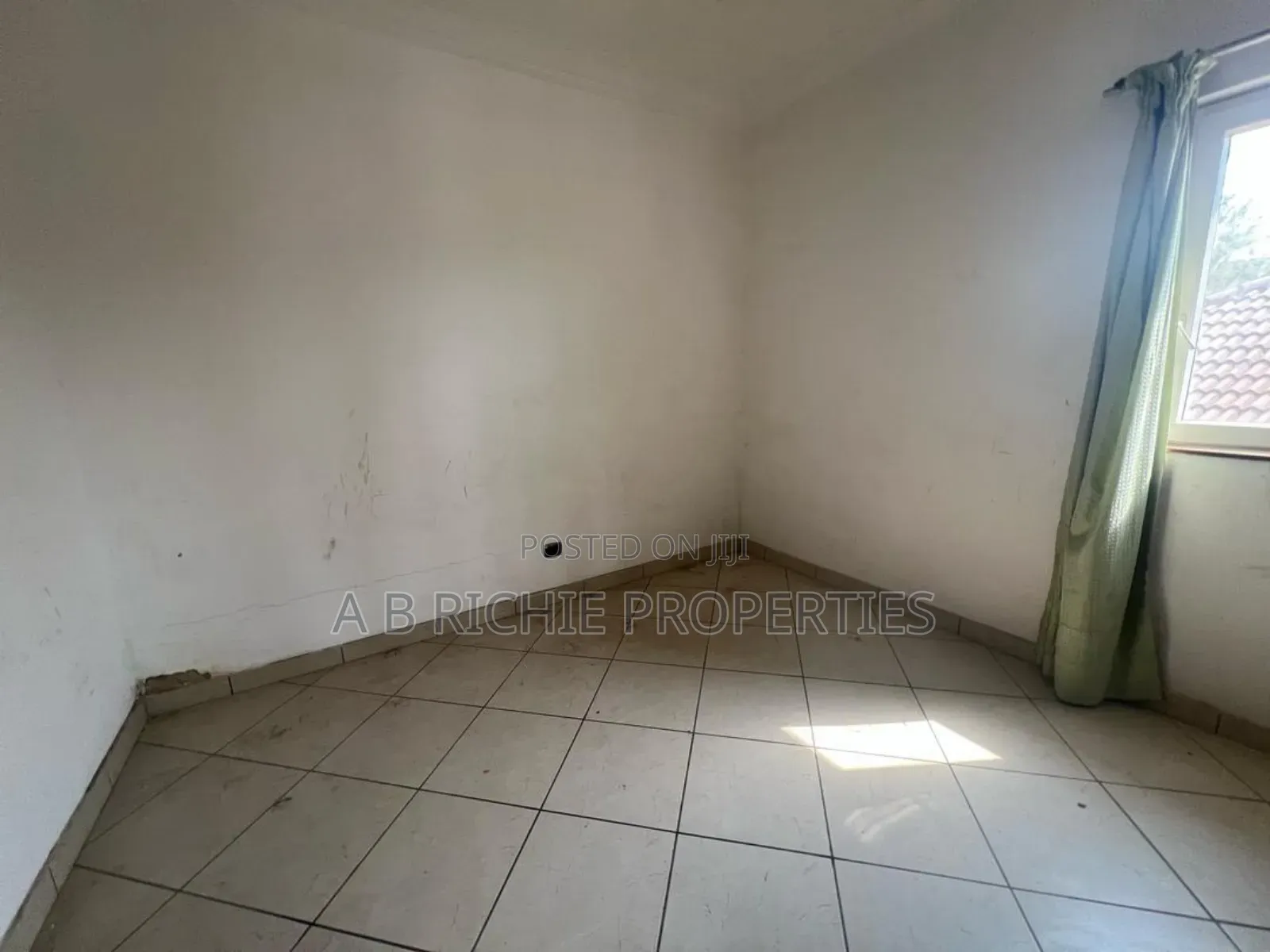 5bdrm Mansion in Ab Richie Properties, East Legon for sale