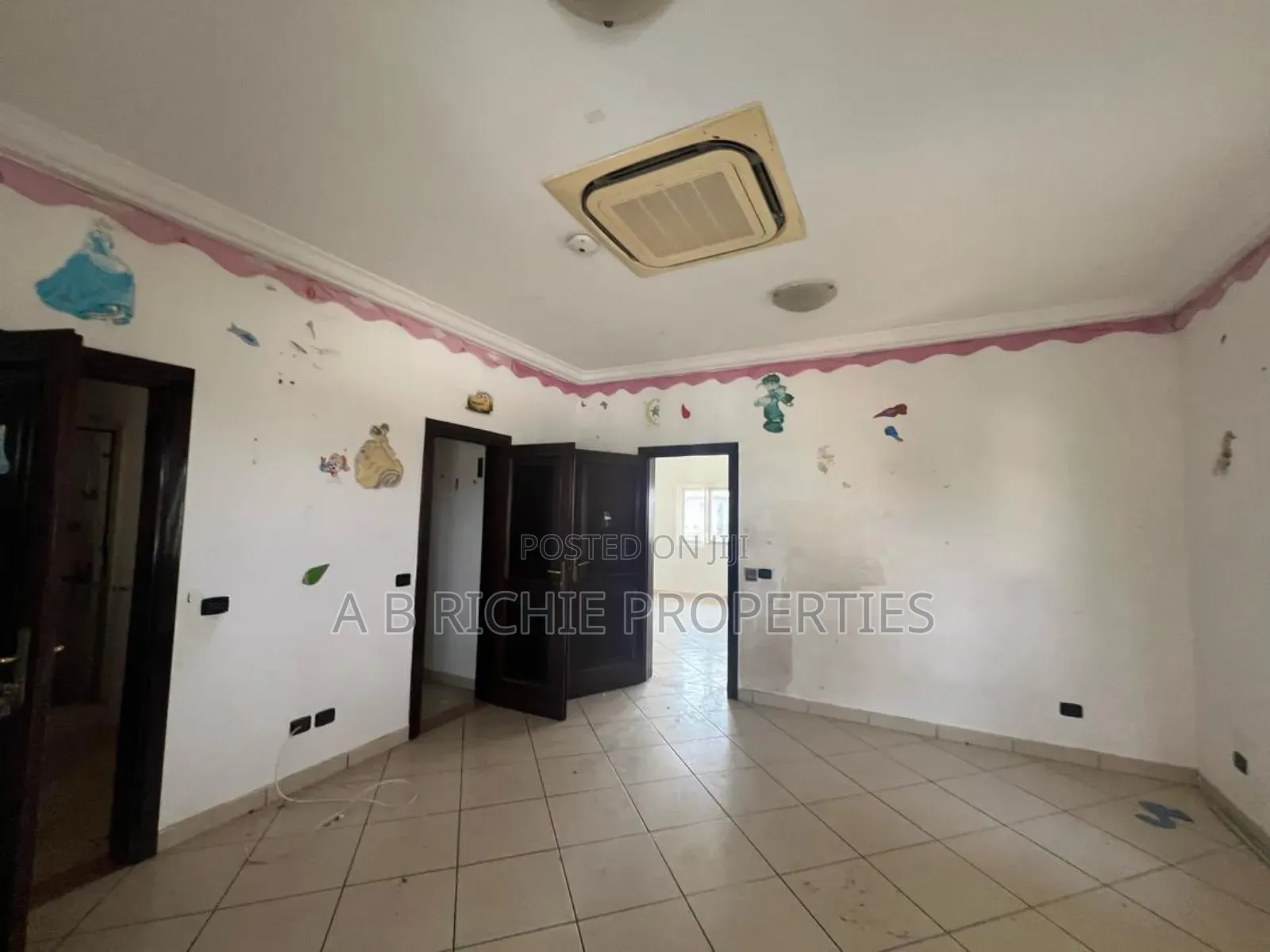 5bdrm Mansion in Ab Richie Properties, East Legon for sale