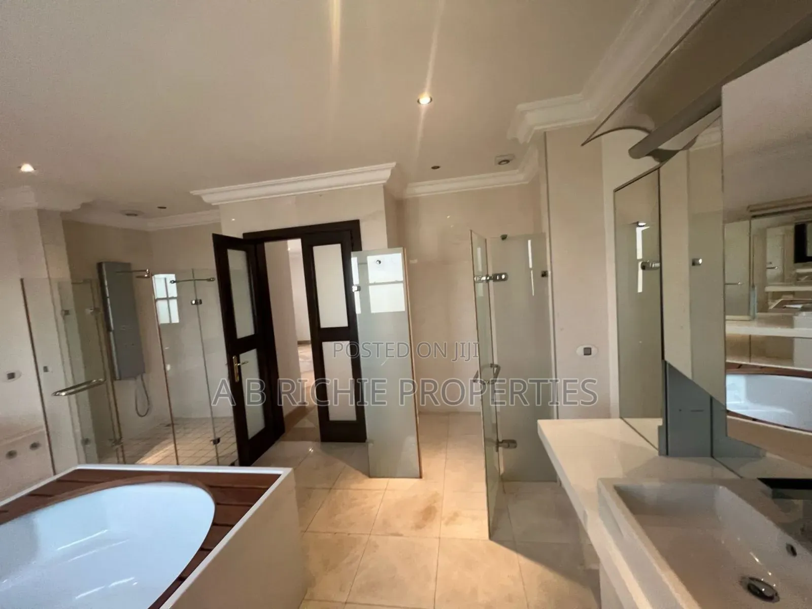 5bdrm Mansion in Ab Richie Properties, East Legon for sale