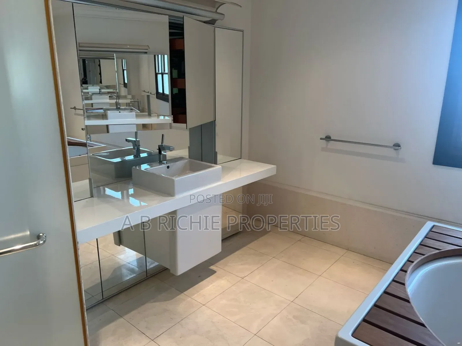 5bdrm Mansion in Ab Richie Properties, East Legon for sale