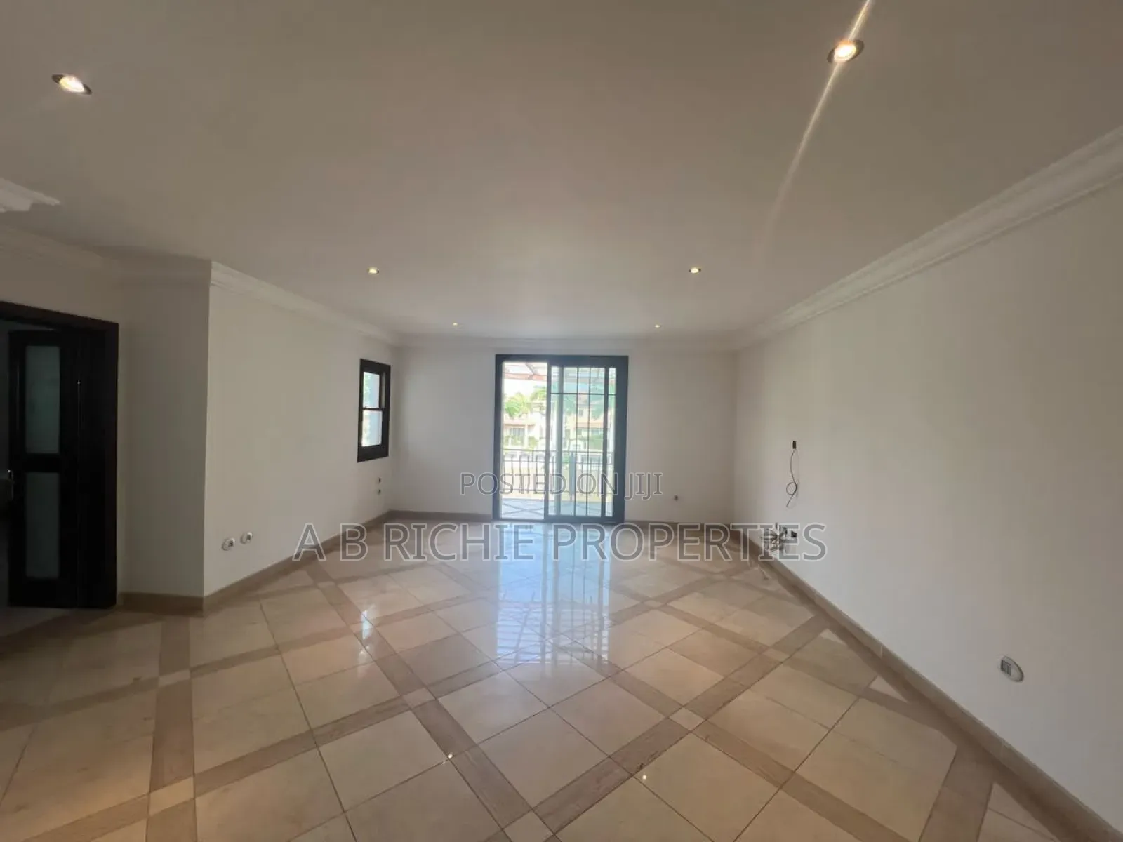 5bdrm Mansion in Ab Richie Properties, East Legon for sale