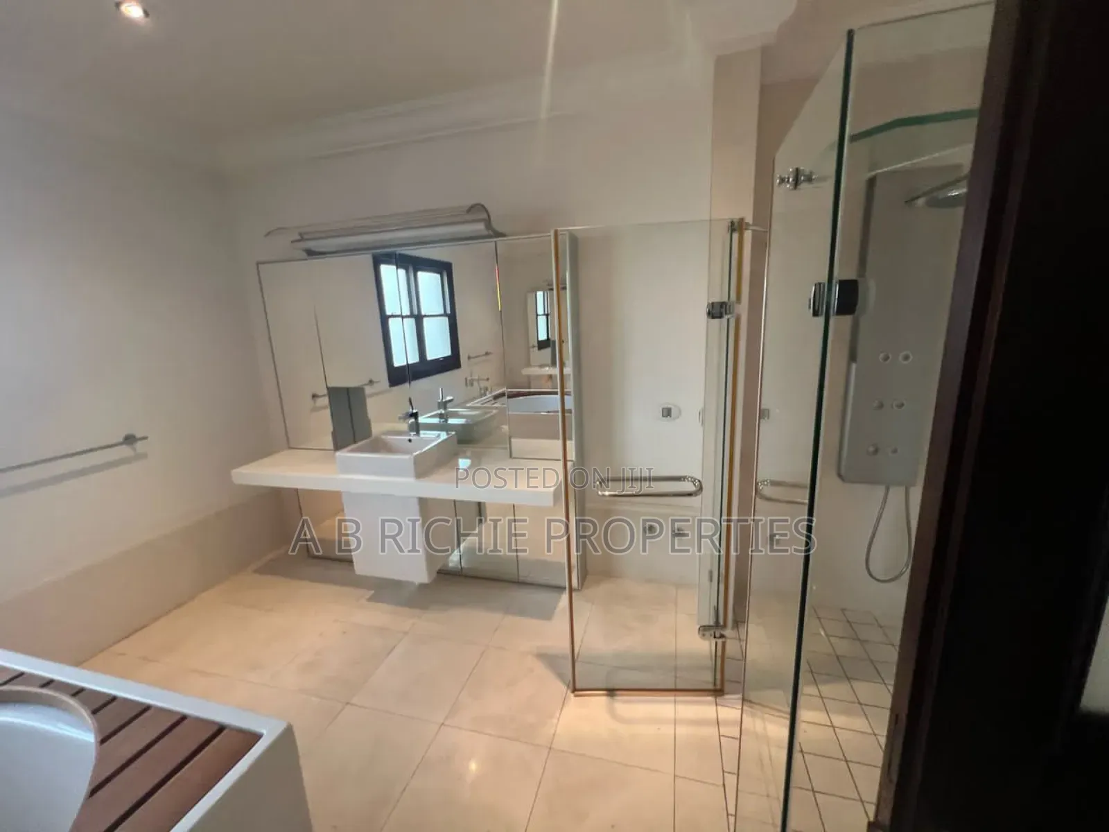 5bdrm Mansion in Ab Richie Properties, East Legon for sale