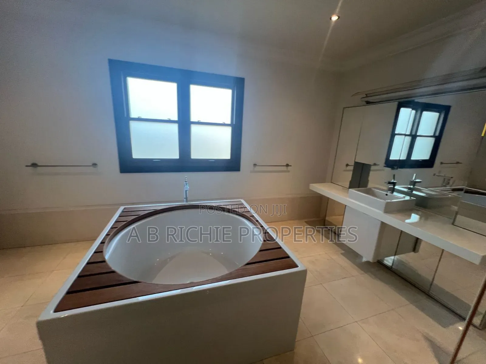 5bdrm Mansion in Ab Richie Properties, East Legon for sale