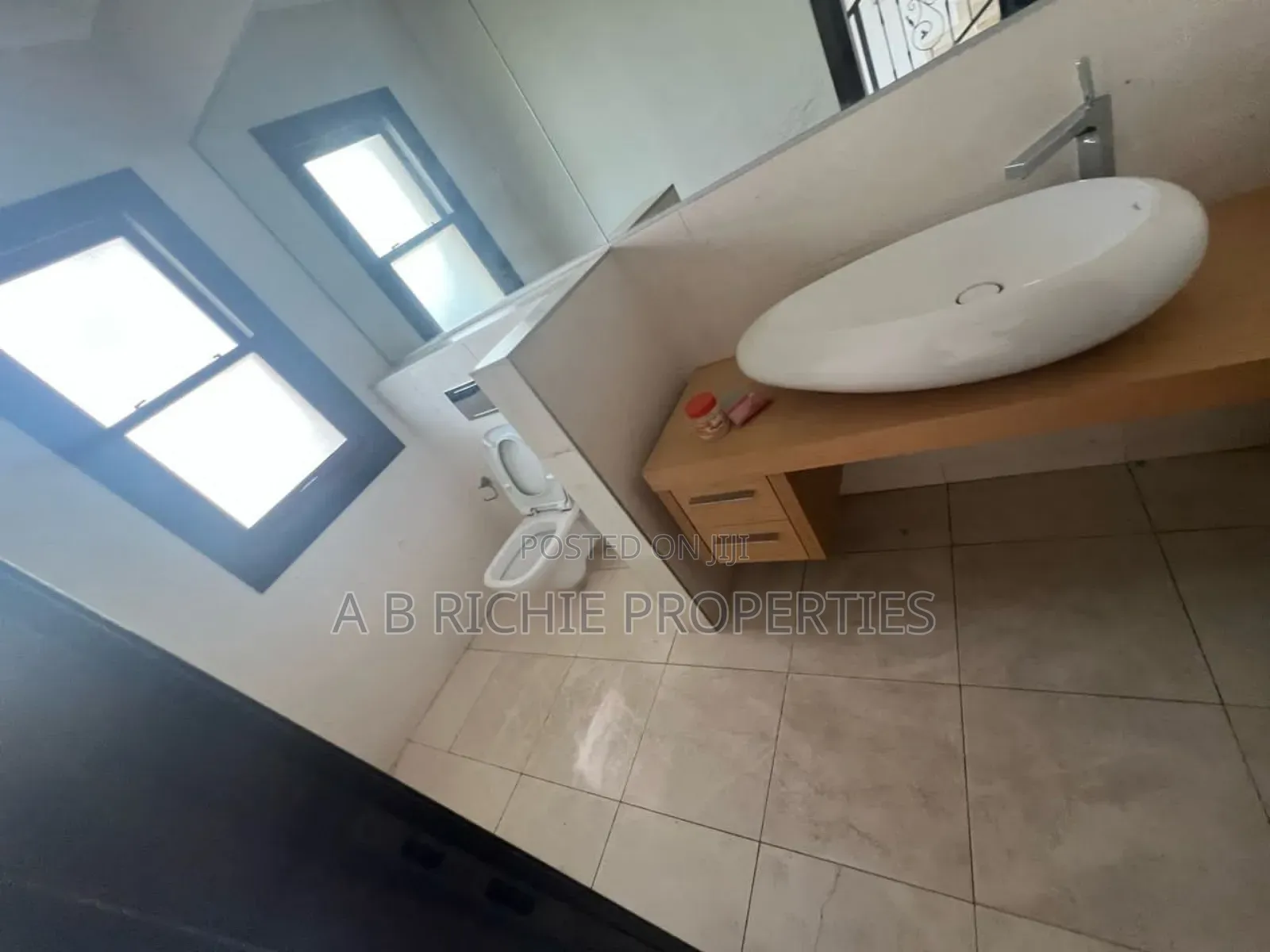 5bdrm Mansion in Ab Richie Properties, East Legon for sale