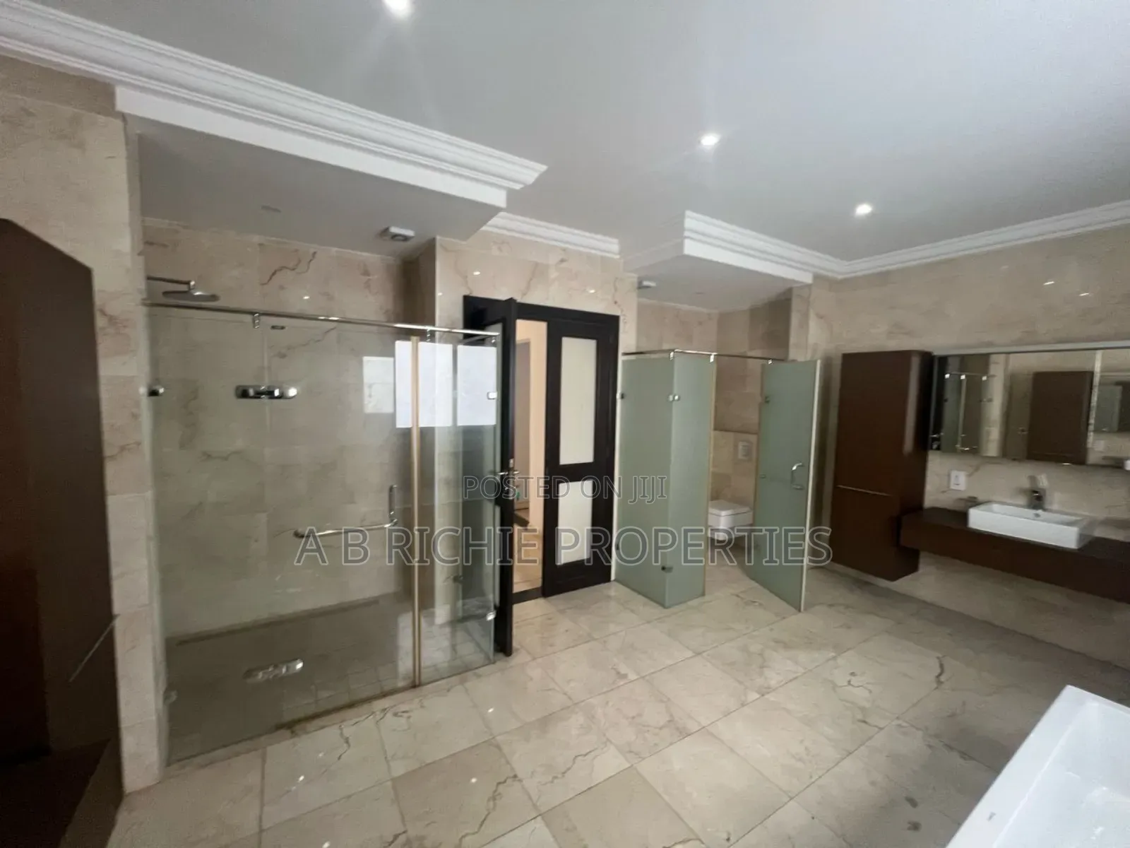 5bdrm Mansion in Ab Richie Properties, East Legon for sale