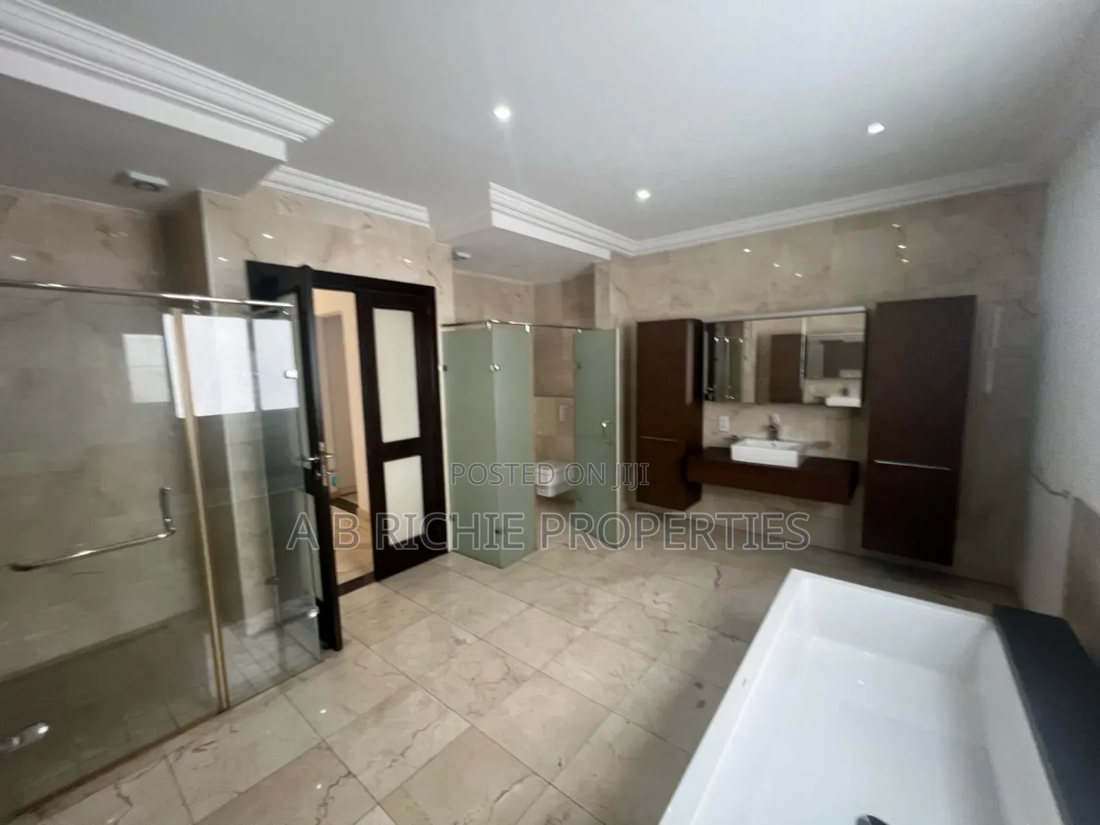5bdrm Mansion in Ab Richie Properties, East Legon for sale