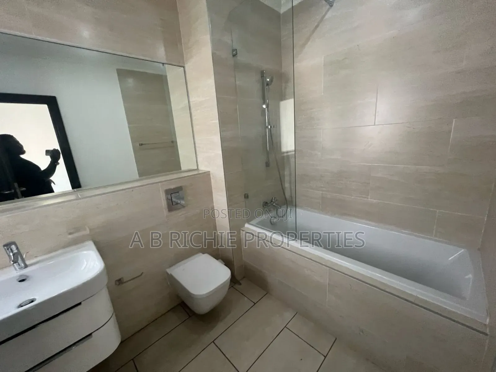 5bdrm Mansion in Ab Richie Properties, East Legon for sale