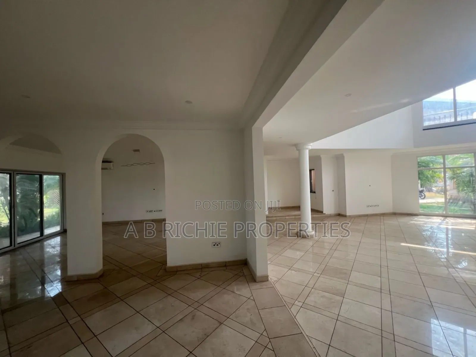 5bdrm Mansion in Ab Richie Properties, East Legon for sale