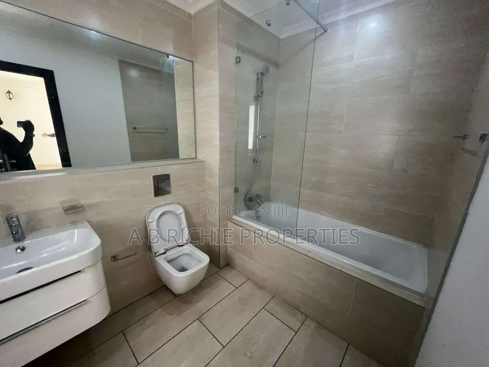 5bdrm Mansion in Ab Richie Properties, East Legon for sale