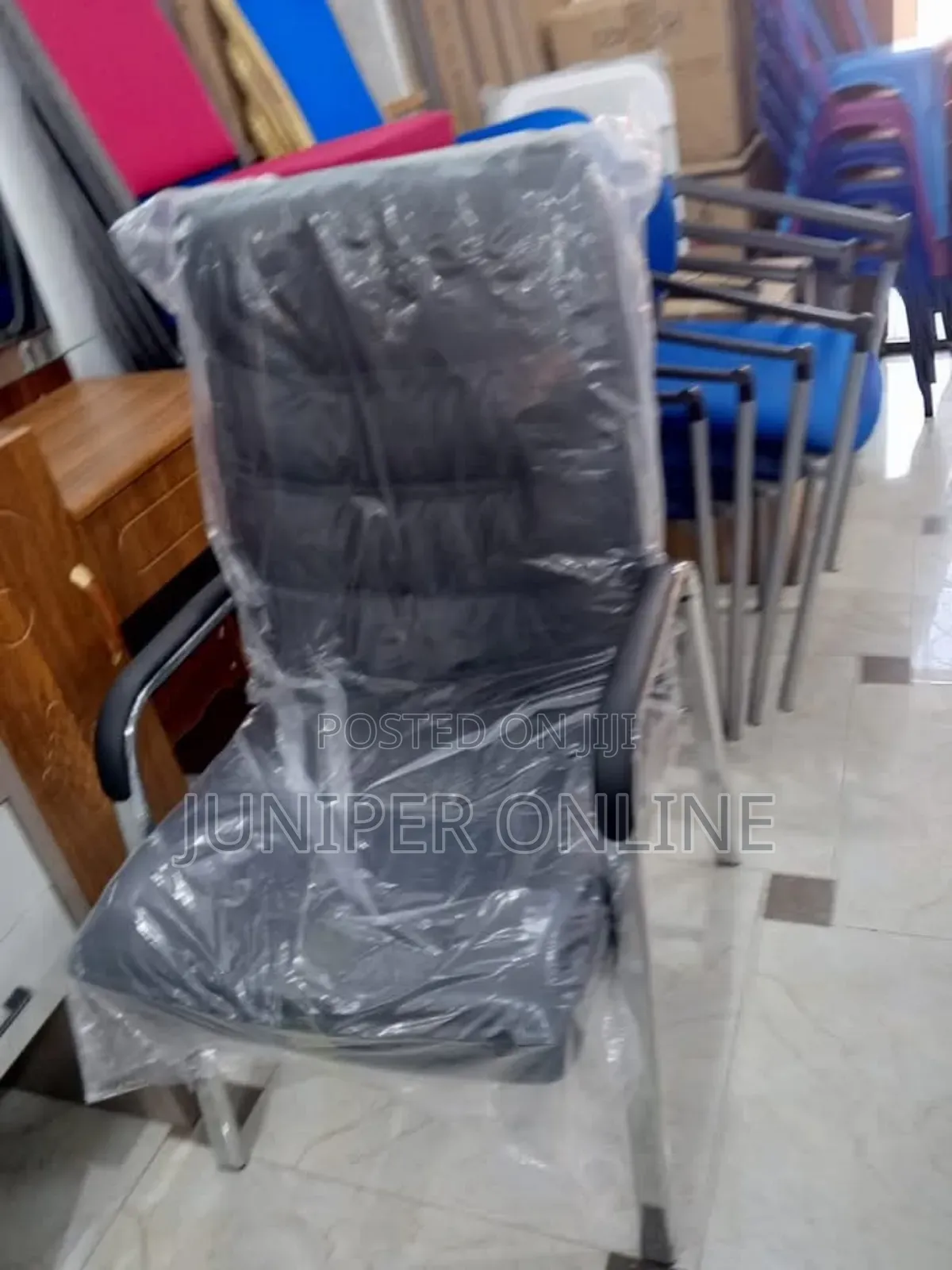 Visitors Chair/ Waiting Black Leather Gross
